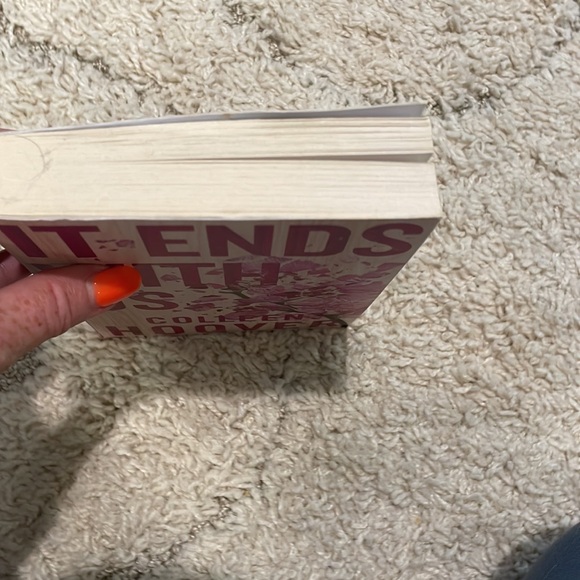 It ends  with us- Colleen Hoover New UK version - Picture 5 of 6